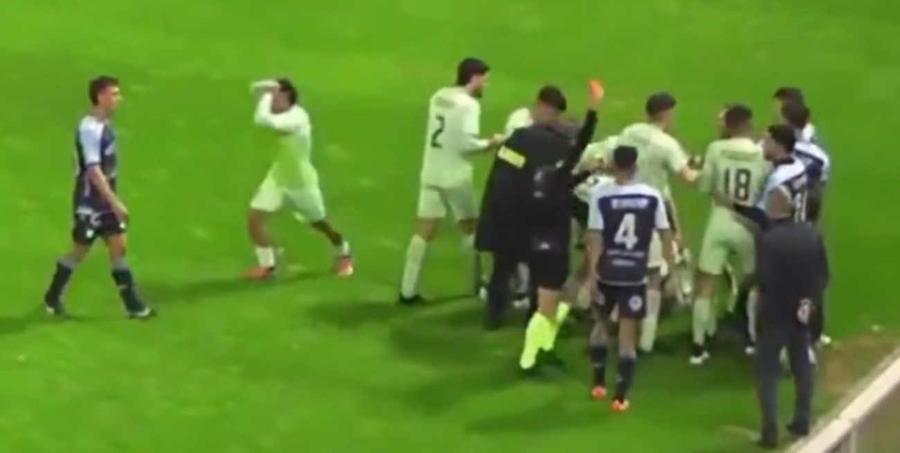 Video: escándalo con piñas, lesiones y expulsados en el encuentro entre Atlético de Rafaela y Aldosivi
