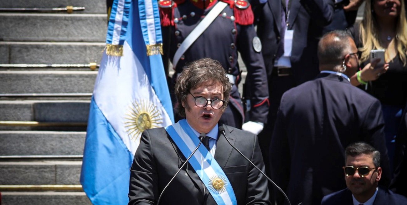 Consignas: del régimen a la casta; del "líder" al "loco"