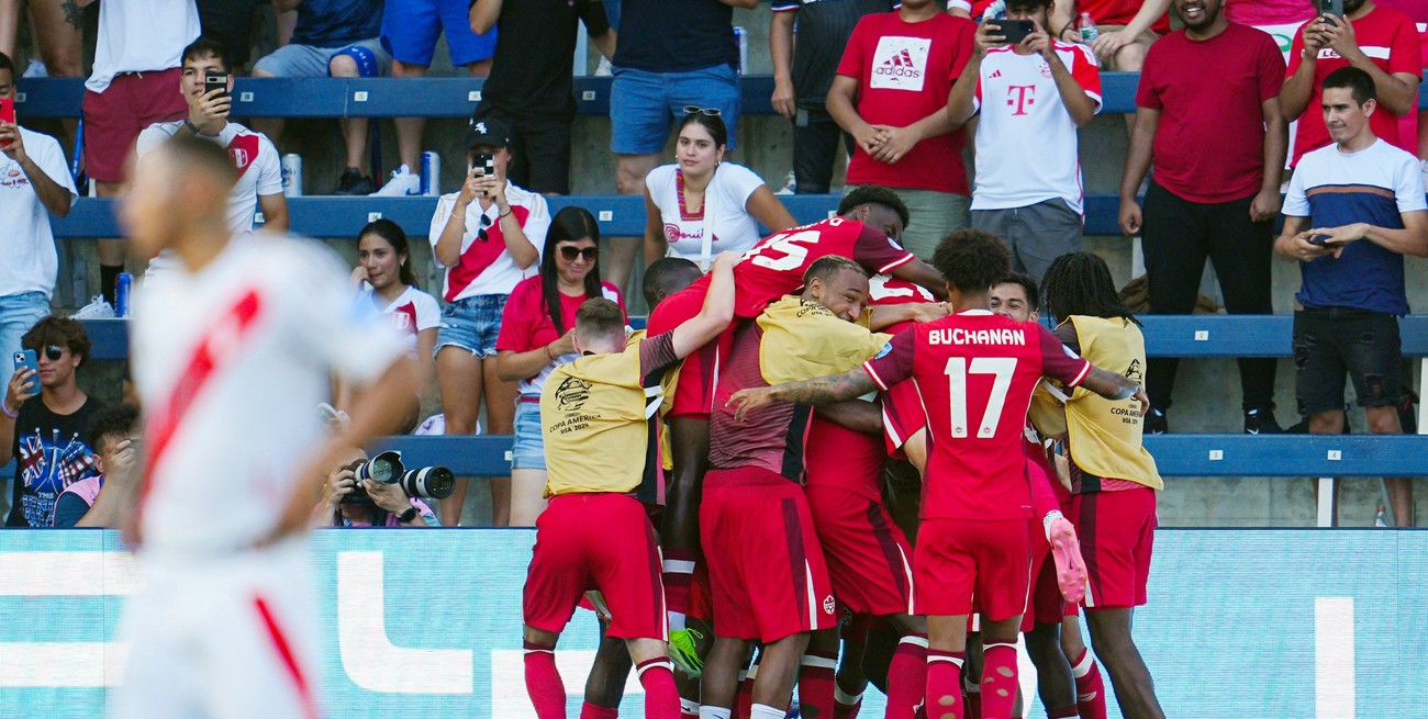 En el grupo de Argentina, Canadá sorprendió a Perú y se acercó a la clasificación