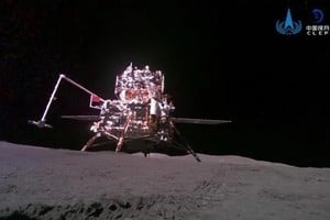 Módulo de aterrizaje Chang'e 6 de China. Imagen tomada por el minirover de la misión.