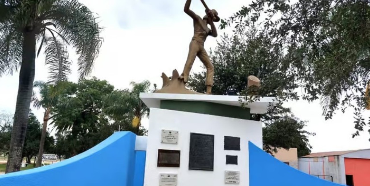 Cumplió 50 años el Monumento al Hachero en Vera