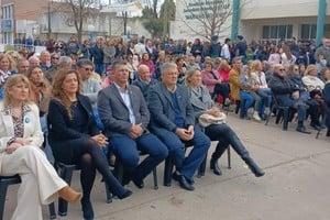 Gran cantidad de público y autoridades durante la ceremonia. Crédito: Redes LT 23 Radio San Genaro