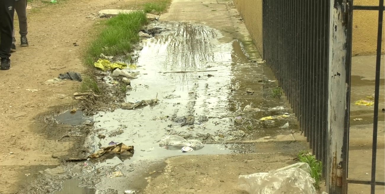 Bº Las Flores II: los vecinos reclaman soluciones para los desbordes cloacales