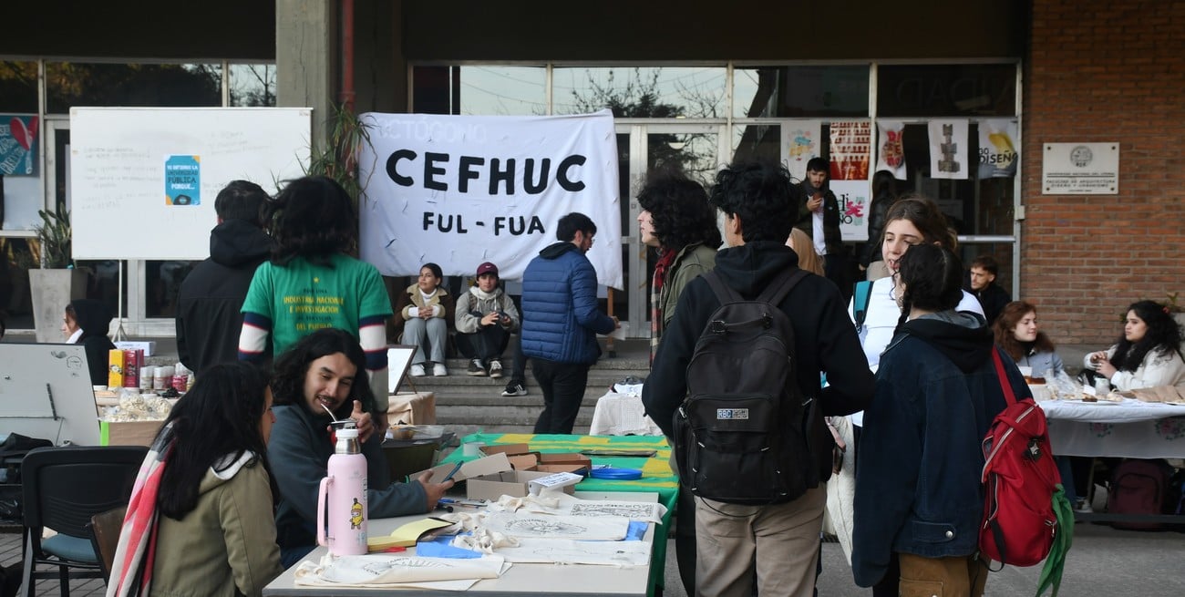 Música, feria y charlas para visibilizar los planteos del sector universitario en Santa Fe