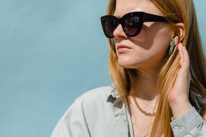 Los lentes de sol no solo son accesorios, cumplen una función esencial al proteger los ojos de daños causados por los rayos UV.