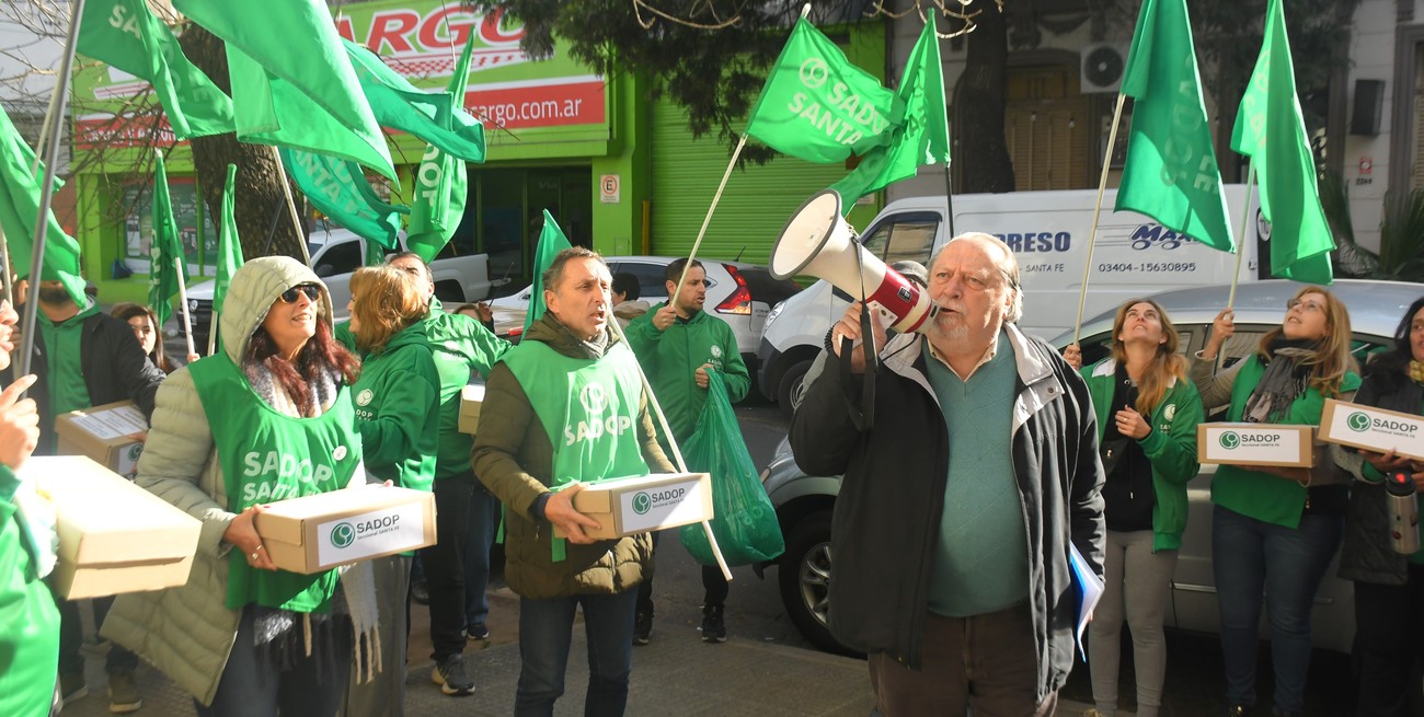 Docentes de escuelas privadas de Santa Fe exigen la devolución de descuentos por el día de paro