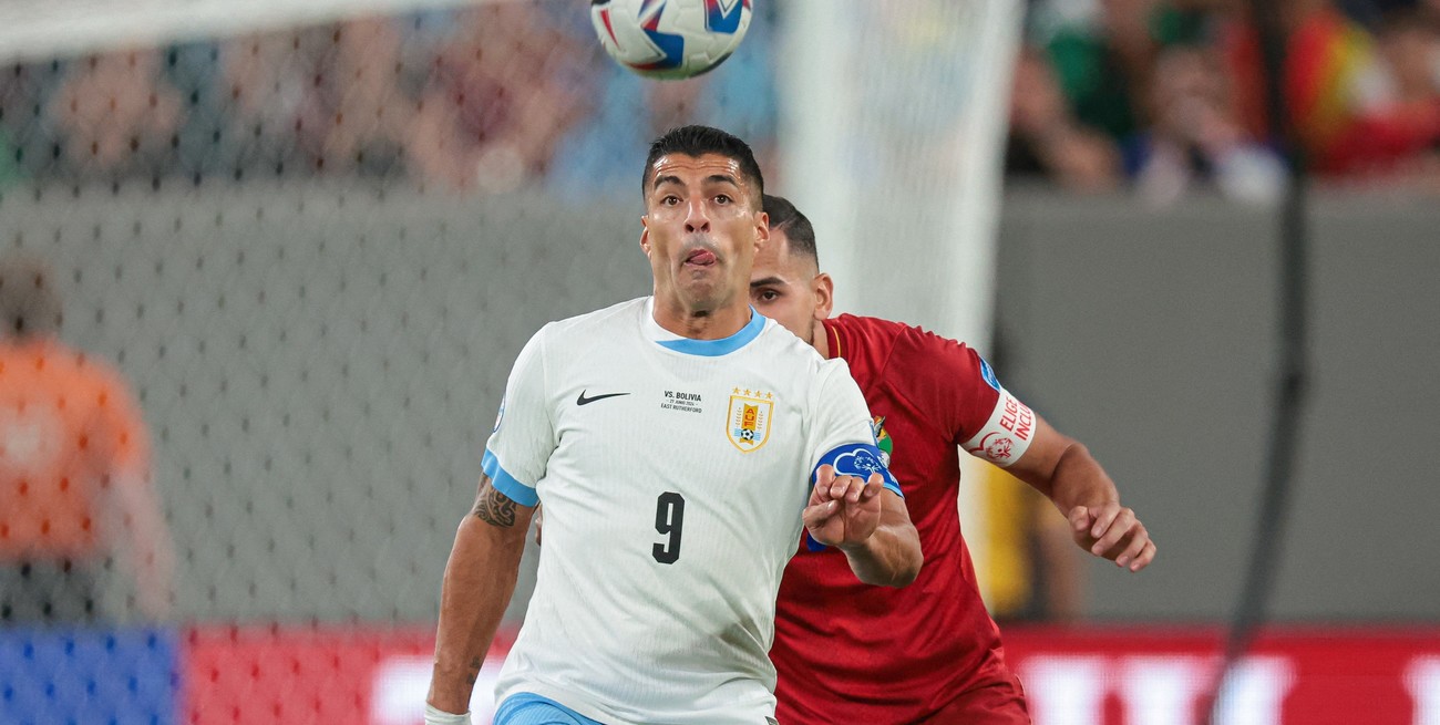 Uruguay goleó a Bolivia y quedó a un paso de los cuartos de final