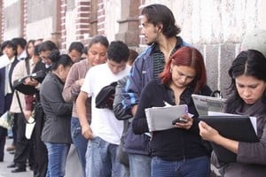 Con la población joven más afectada por el desempleo y la informalidad, las mujeres aparecen en el grupo más vulnerable. Foto: Archivo. 
