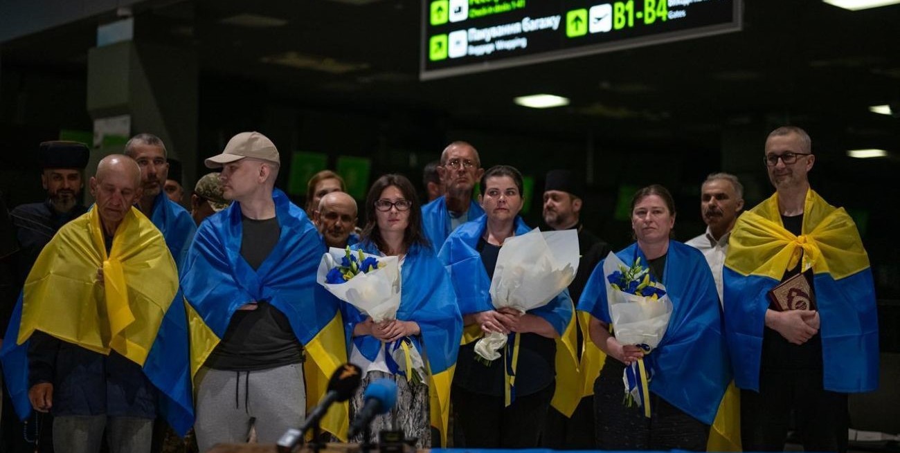 Ucrania celebró liberación de 10 civiles detenidos por Rusia y Belarús