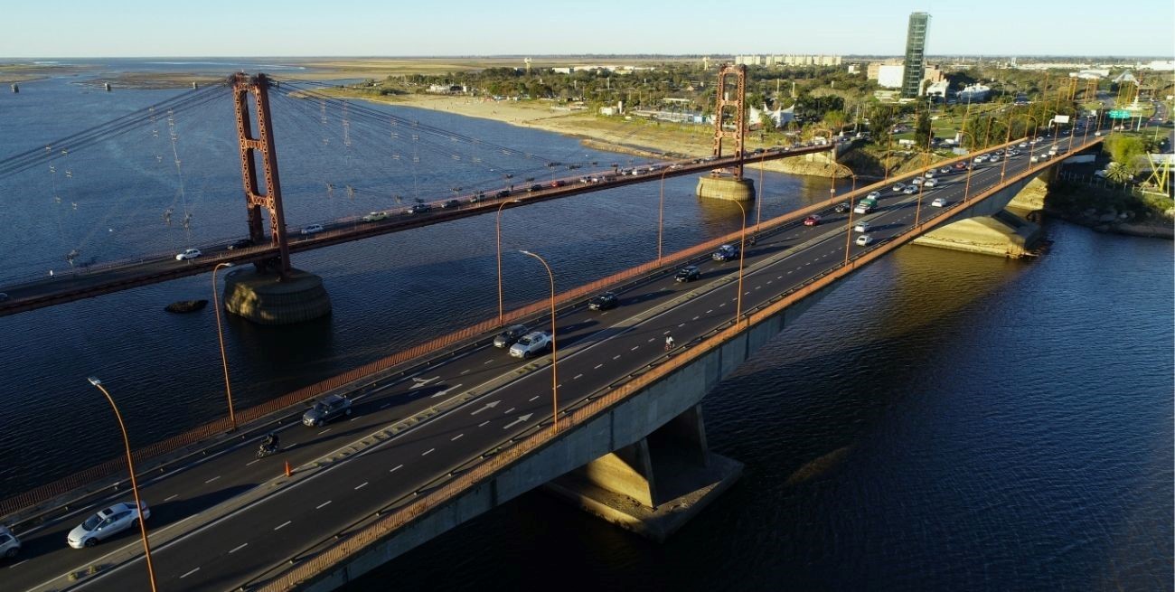 Trabajos de bacheo en los accesos a la ciudad de Santa Fe