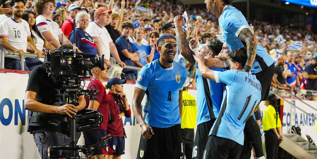 Uruguay derrotó y eliminó a Estados Unidos