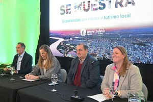 “Queremos que Santa Fe vuelva a ser una ciudad de eventos, de convenciones”, sostuvo el intendente Poletti. Foto: Guillermo Di Salvatore