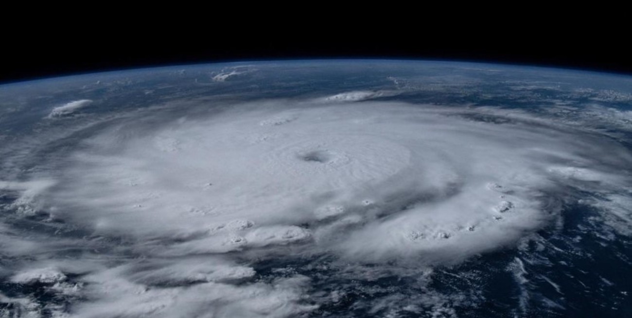 El Hucarán Beryl azotó Jamaica con poderosos vientos