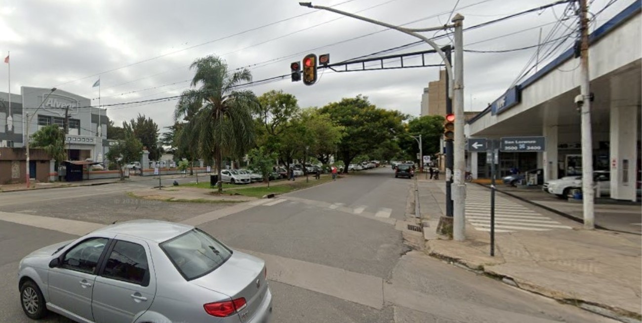 Violento asalto a la salida de un banco en bulevar Pellegrini y San Lorenzo