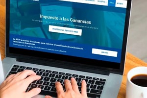 La restitución del tributo alcanzará a más de 800.000 empleados en relación de dependencia, debido a que sus sueldos superan la suma de 15 salarios mínimos (1,8 millones de pesos brutos).