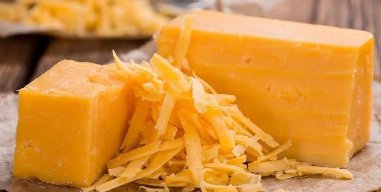 Cesaron a un policía en Alemania por robar 180 kilos de queso