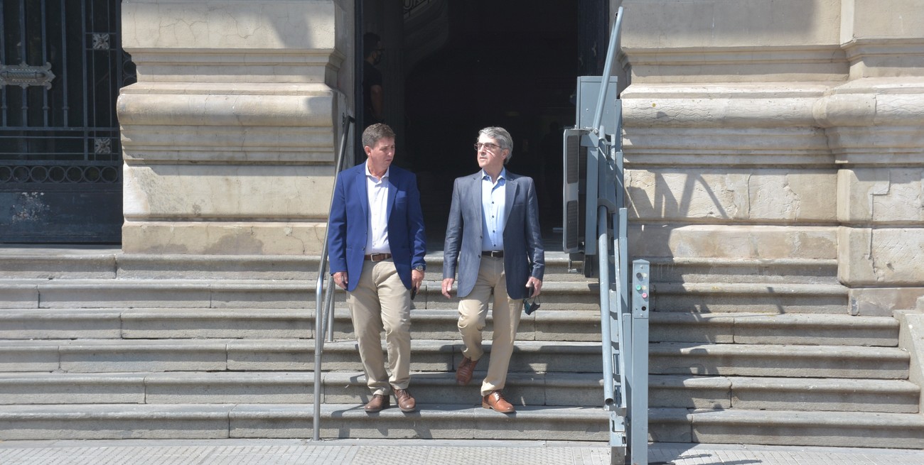 Senadores del PJ de Santa Fe, con un funcionario del jefe de Gabinete Francos