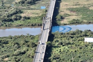 La traza del nuevo viaducto estaría al sur del puente actual. Serían cuatro los carriles en total. Crédito: Fernando Nicola