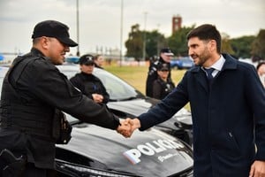 A partir del mejoramiento de la oferta, a los 700 unidades licitadas y las 100 incorporadas por compra directa, se suman 140 patrulleros, totalizando 940 vehículos nuevos destinados a reforzar la seguridad en todo el territorio santafesino. Gobierno de la Provincia.