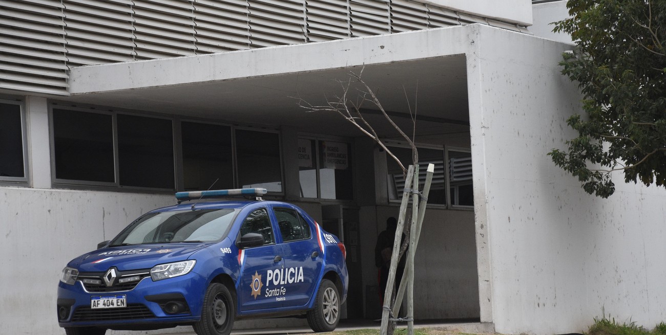 Ciudad de Santa Fe: un hombre discutió con una mujer y le clavó un tenedor en la mano