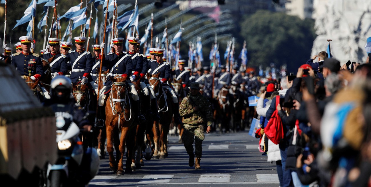 "Somos todos iguales, todos de Argentina": así se vivió el desfile militar por el 9 de Julio