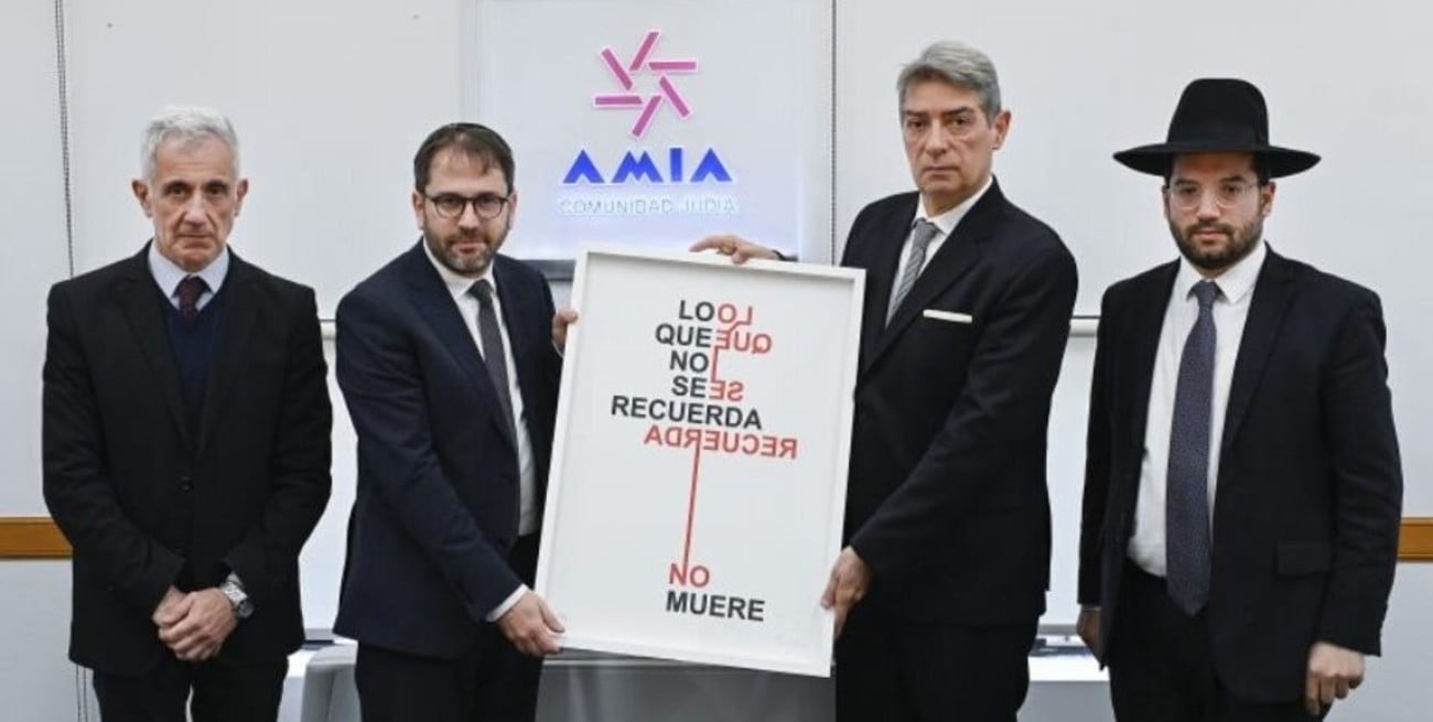 Rosatti visitó la AMIA para recordar a las 85 víctimas del atentado contra la mutual