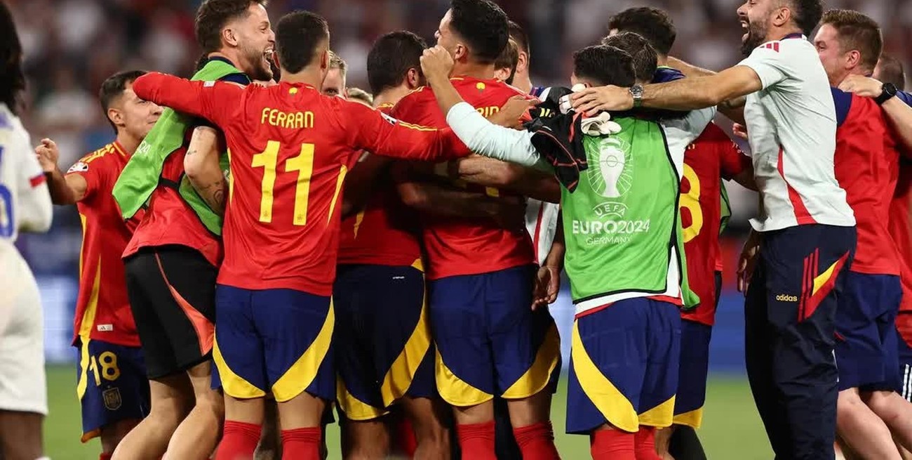 España derrotó 2-1 a Francia y jugará la final el domingo