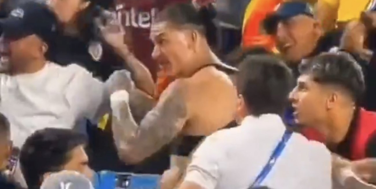 Video: Darwin Núñez y Maxi Araújo a los golpes con los hinchas de Colombia en la tribuna