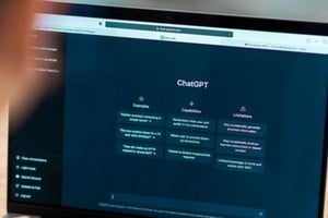 Se busco medir la flexibilidad de seis chatbots de inteligencia artificial generativa.