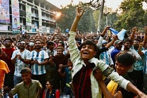 La devoción por Lionel Messi y el equipo argentino ha llevado a que incluso las noticias locales se presenten con la camiseta de Argentina.