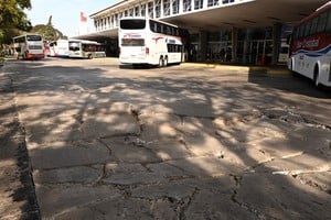 Así está actualmente la calle de acceso y egreso de la terminal. Foto: Mauricio Garín
