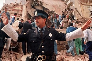 Imagen tomada el 18 de julio de 1994 en Buenos Aires, Argentina, en el lugar en el que se encontraba el edificio de la mutual judio-argentina AMIA, destruido por una poderosa bomba. Foto: Archivo