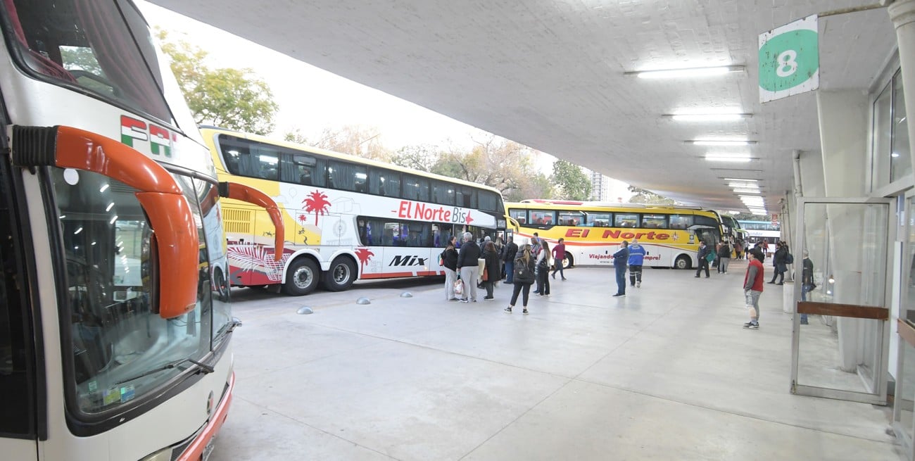 Comenzó a circular un refuerzo de transporte entre Santa Fe y Esperanza