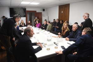 La comisión, encabezada por el senador Rodrigo Borla y el diputado Pablo Farías, debe elaborar el informe respecto de la sustentabilidad del régimen previsional santafesino. Foto: Mauricio Garín