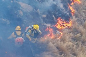 El fuego ya consumió más de 5.500 hectáreas en las Sierras de Córdoba.