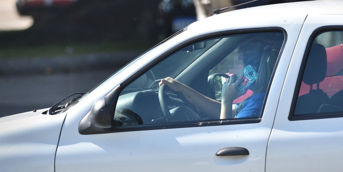 El celular al volante mata: una conducta cotidiana que expone a todos
