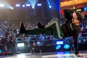 Este estilo de baile urbano que se originó en Estados Unidos en la década de 1970