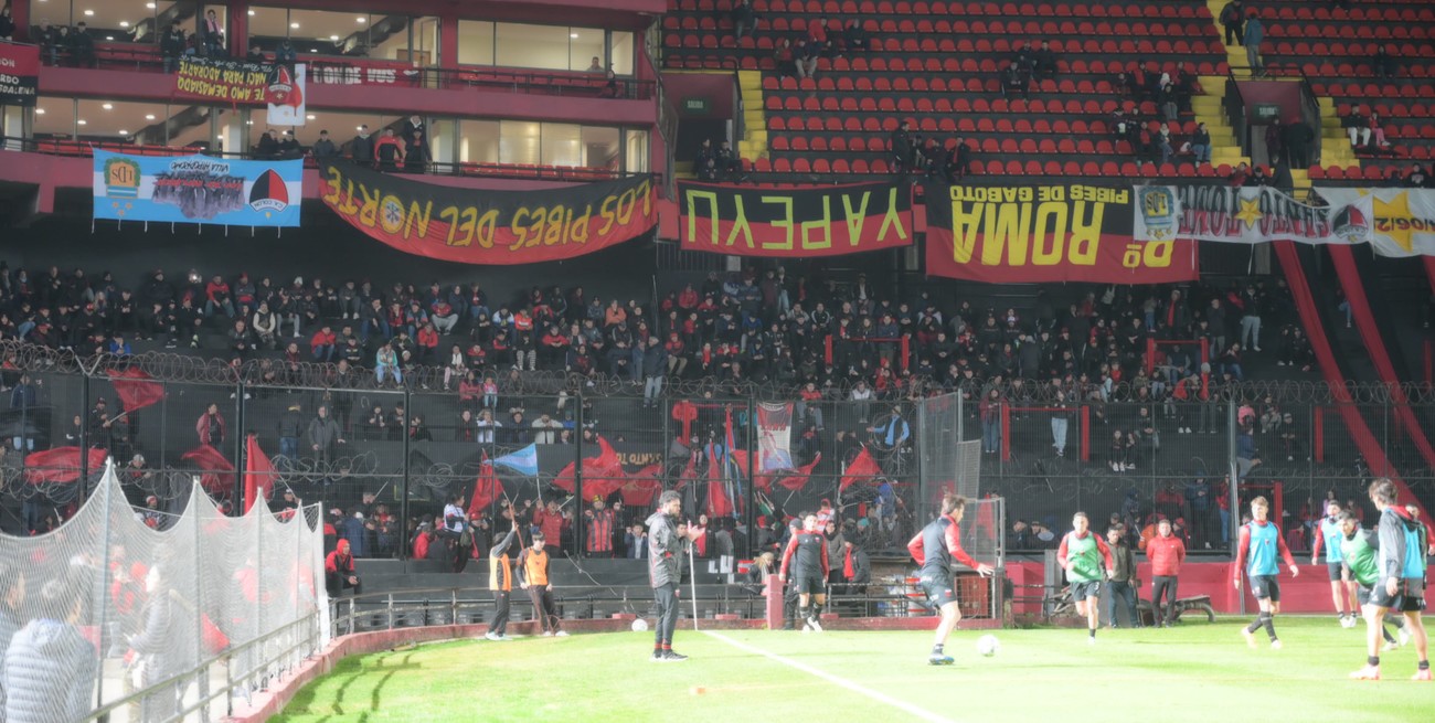 La gente de Colón puso las banderas dadas vueltas