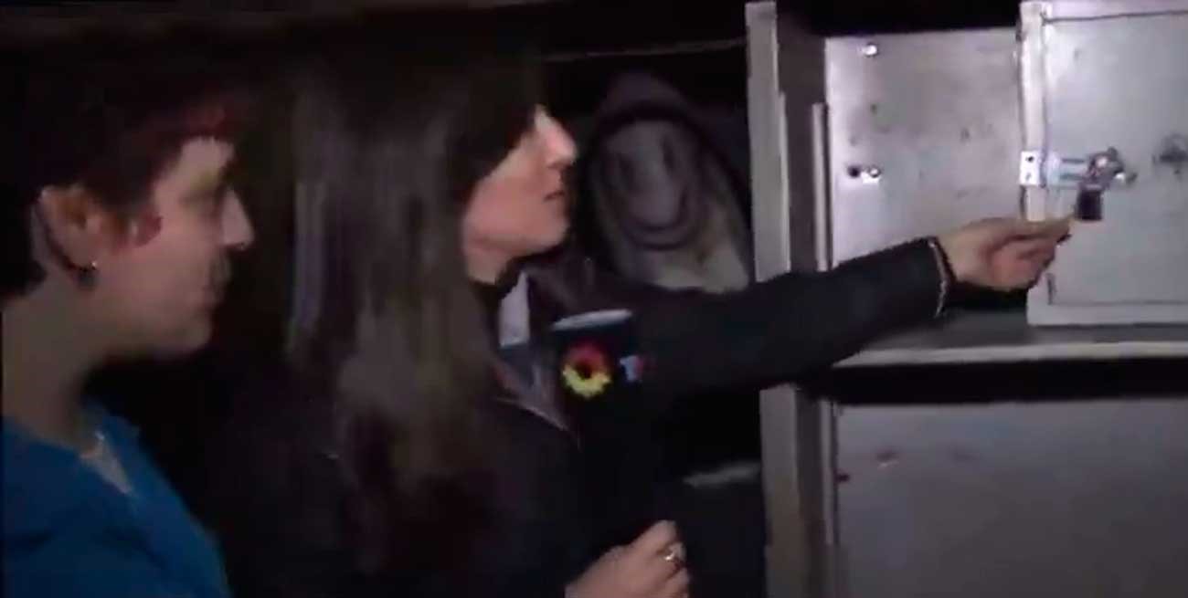 Video: el insólito blooper en vivo de una periodista en una casa fantasma