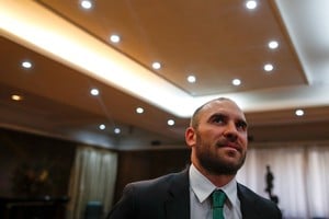 El ex ministro de Economía, Martín Guzmán cuestionó la decisión del BCRA de enviar oro al exterior y tiene un fuerte cruce con Lucas Llach. Crédito: Archivo / REUTERS / Agustin Marcarian.