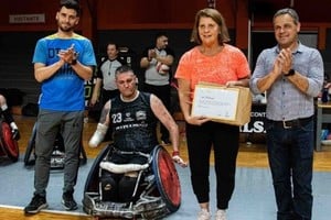 Si el gobierno nacional realmente pretendiera "un debate serio" sobre las SAD, "la discusión debería comenzar donde corresponde: en el Congreso de la Nación Argentina", dice el edil Leandro González.