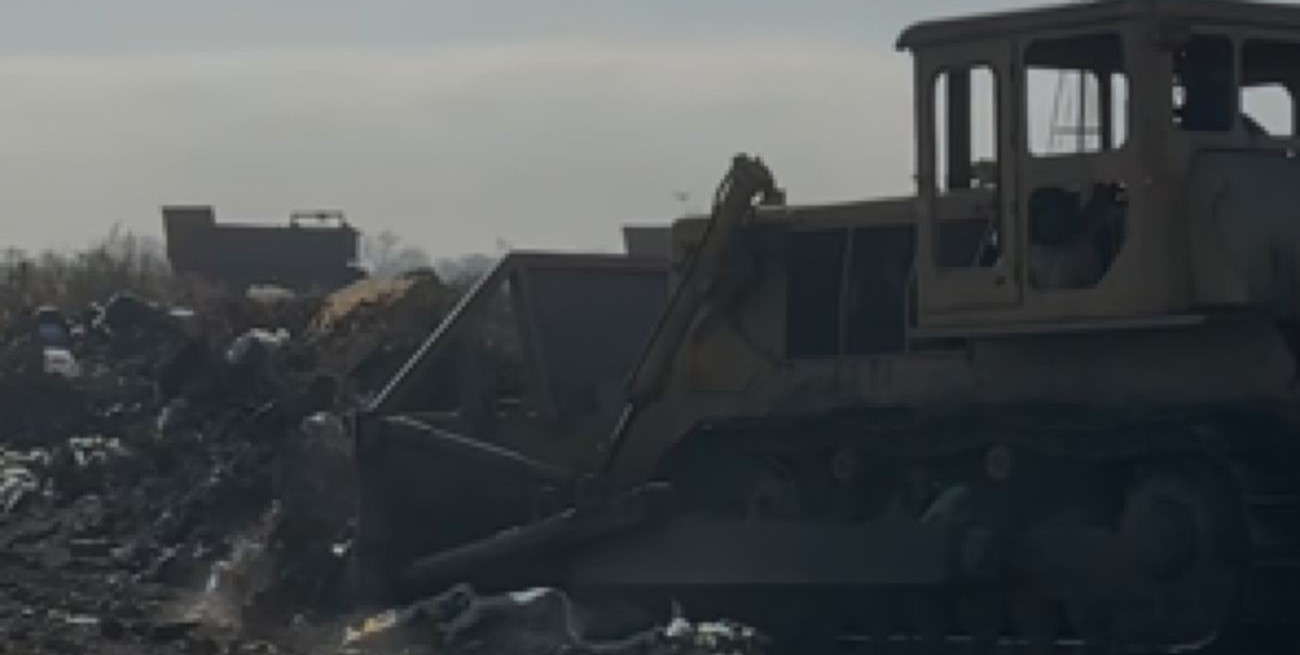 Realizan tareas de saneamiento del área de disposición final de residuos de Pilar