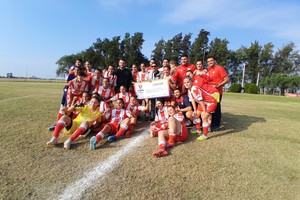 El equipo rojiblanco empató 2 a 2 con Defensores de la Costa y logró clasificar a la próxima etapa del certamen provincial. Crédito: Copa Santa Fe