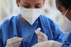 Desde la llegada de Milei al Gobierno, la visión positiva sobre el futuro del país ha aumentado ligeramente, pero la política de salud no ha logrado beneficiarse de este optimismo. Foto: Agencia