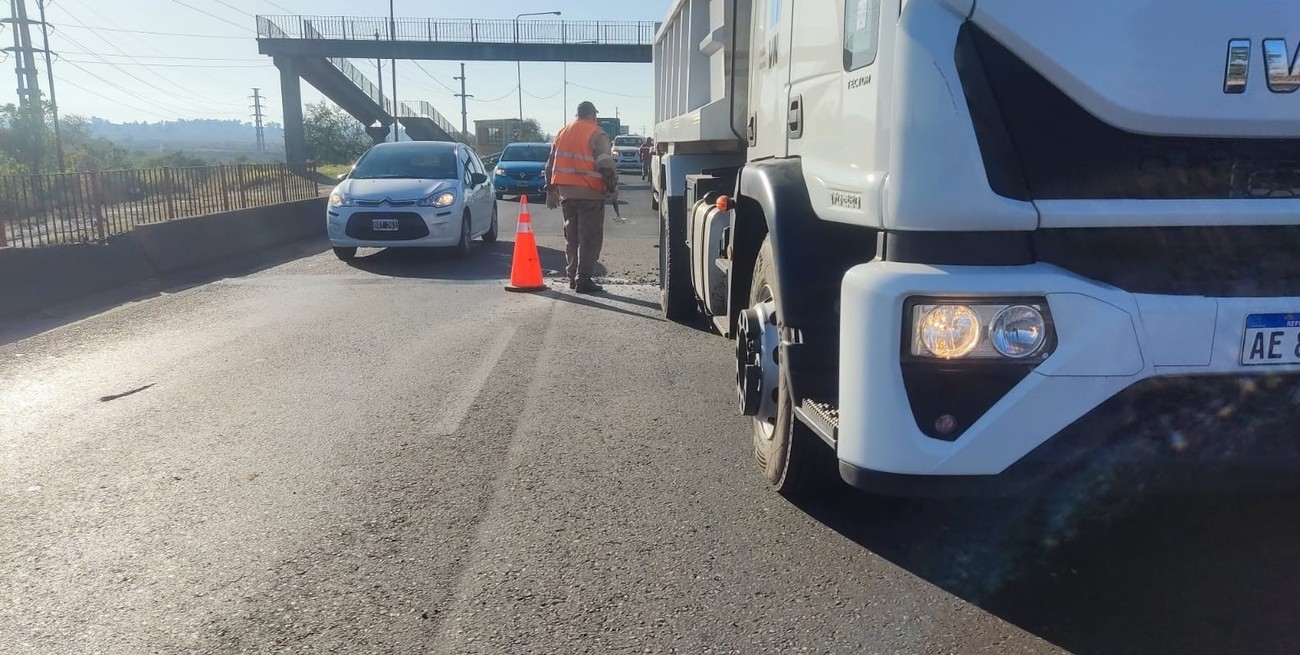 Media calzada sobre la Ruta 168 en el ingreso a Santa Fe por trabajos de reparación