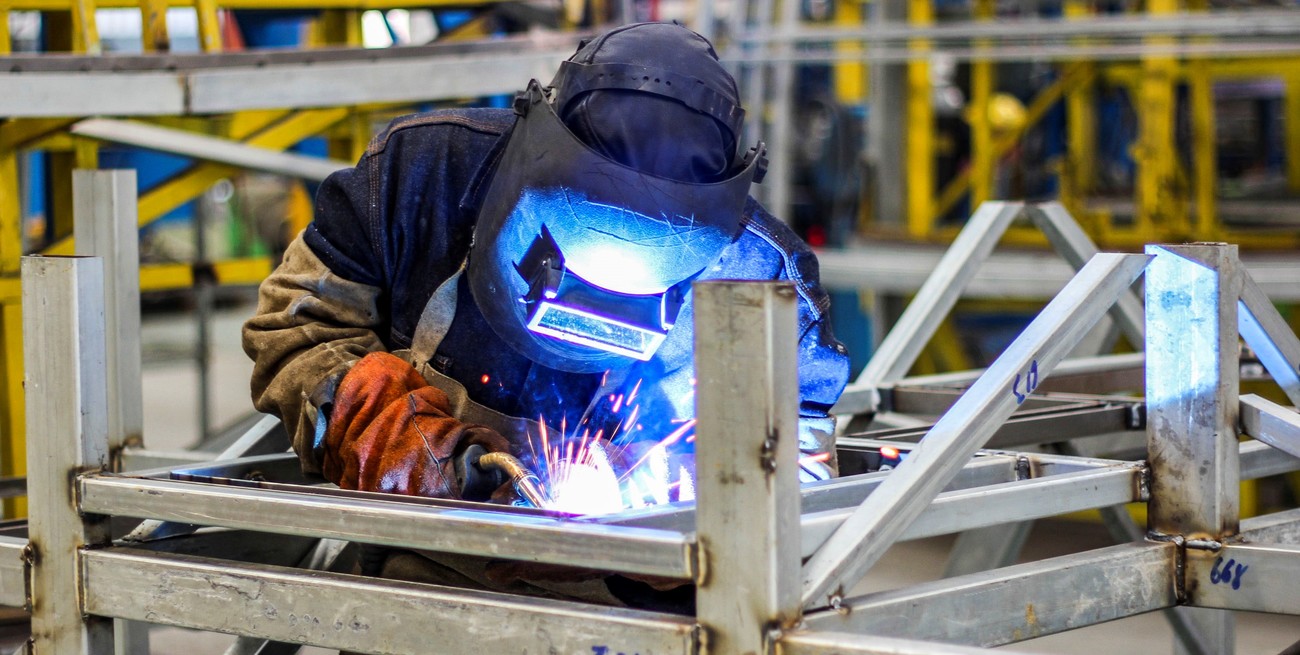 La industria padece un retroceso mayor al de la hiperinflación del '89 y el Covid