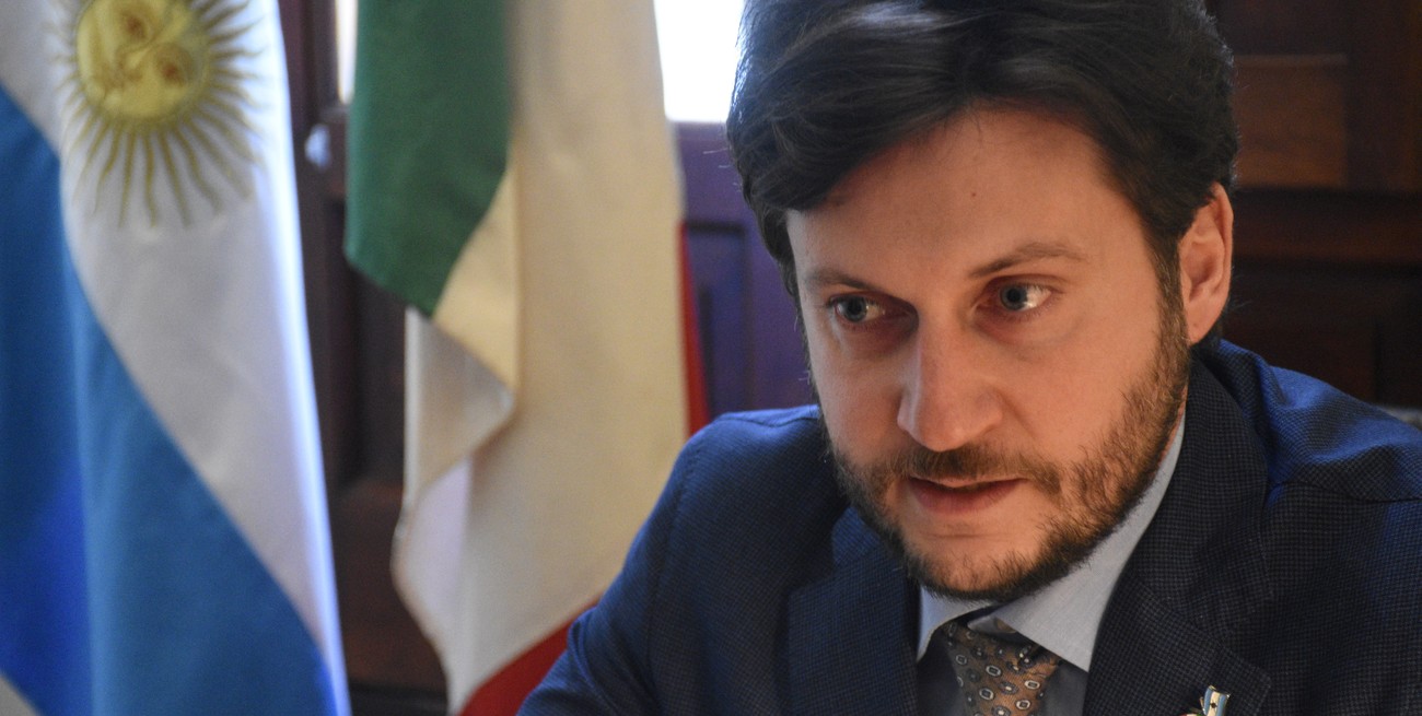 El cónsul general de Italia en Rosario trajo el trámite de renovación de pasaportes a Santa Fe 