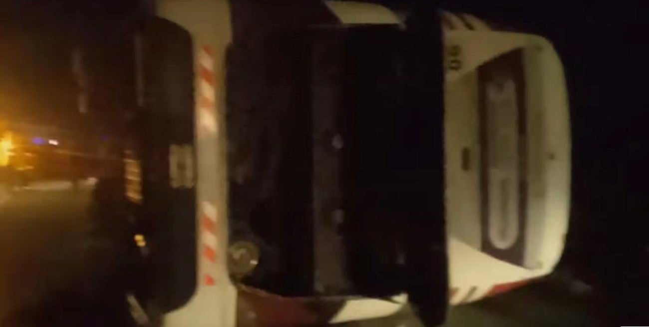 Operativo de rescate en un accidente de colectivo en Ruta 2: pasajeros heridos