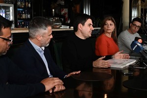 Eduardo Toniolli y Leandro Busatto expusieron sus posturas sobre el transporte público y la obra pública en Santa Fe. Crédito: Flavio Raina.