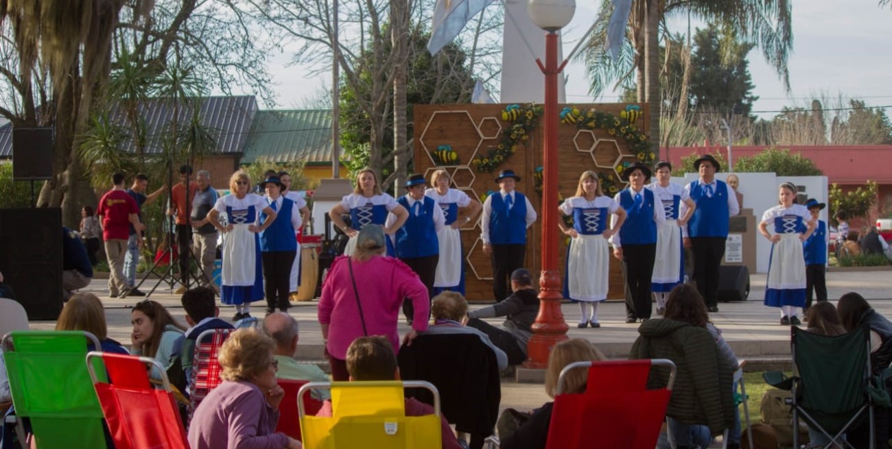 Gessler honró a su patrona Santa Ana con procesión, misa, festejos y cena